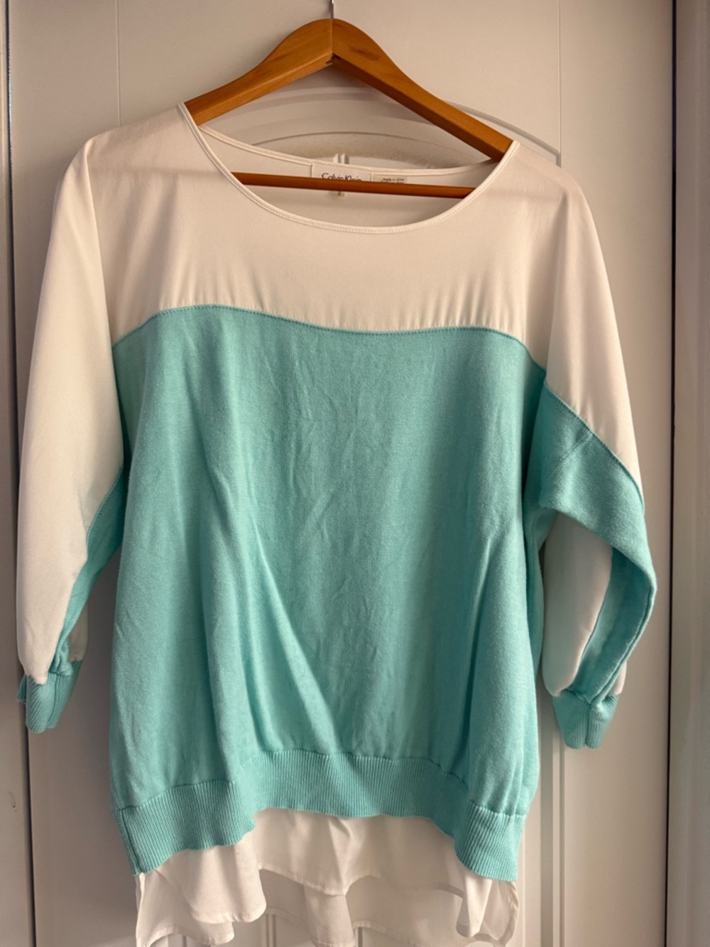 Calvin Klein Medium White and Aqua Two-Tone Pullover Sweater